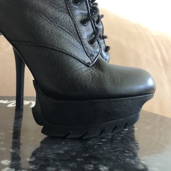 SAM EDELMAN Black Vixen Boots - Box will not be shipped as it is too large - Picture 3 of 15